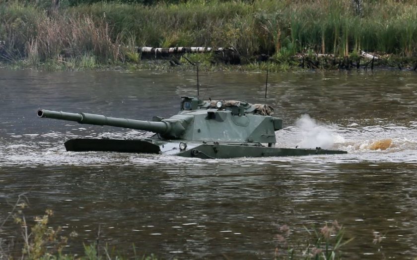 2S25 渡河